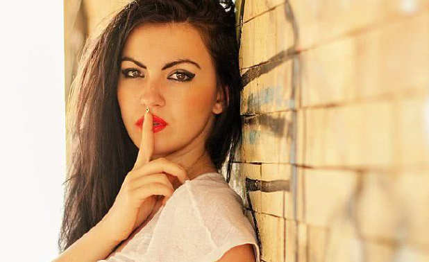 广州市调查出轨；男人出轨离婚财产归谁抚养