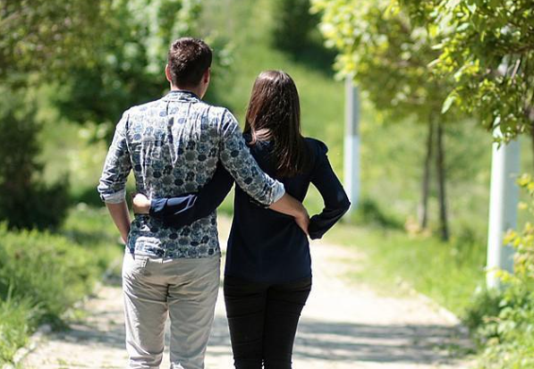 广州市私家调查；婚后女方存款属于夫妻共同财产吗